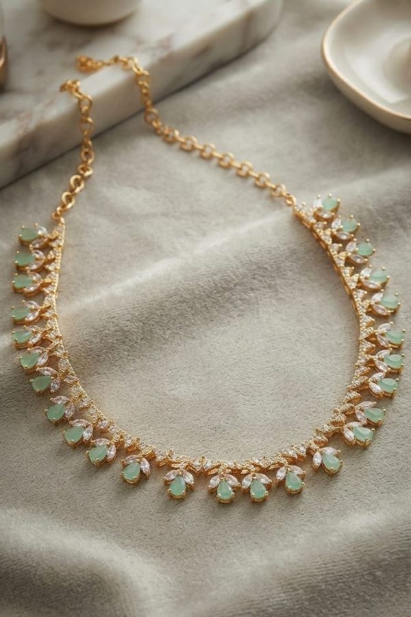 Pista Green Raindrop Necklace