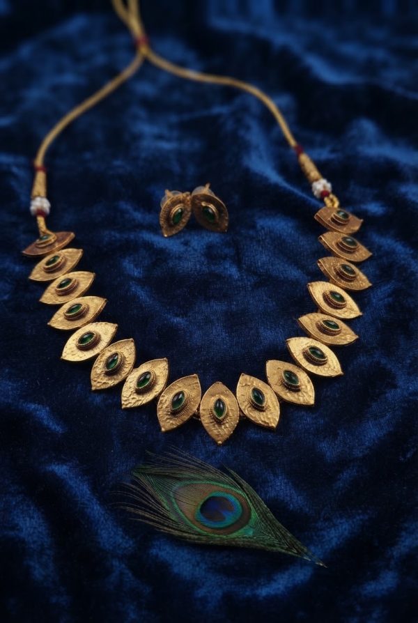 Green Stone Antique Style Necklace With Earrings