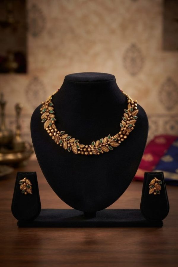 Leaf Shaped Antique Necklace Set With Emerald Stone